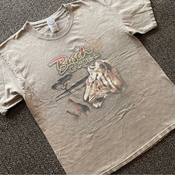 Vintage 2000s Busch Gardens Amusement Park Lion Animal Print Tshirt Size Large - Picture 2 of 4